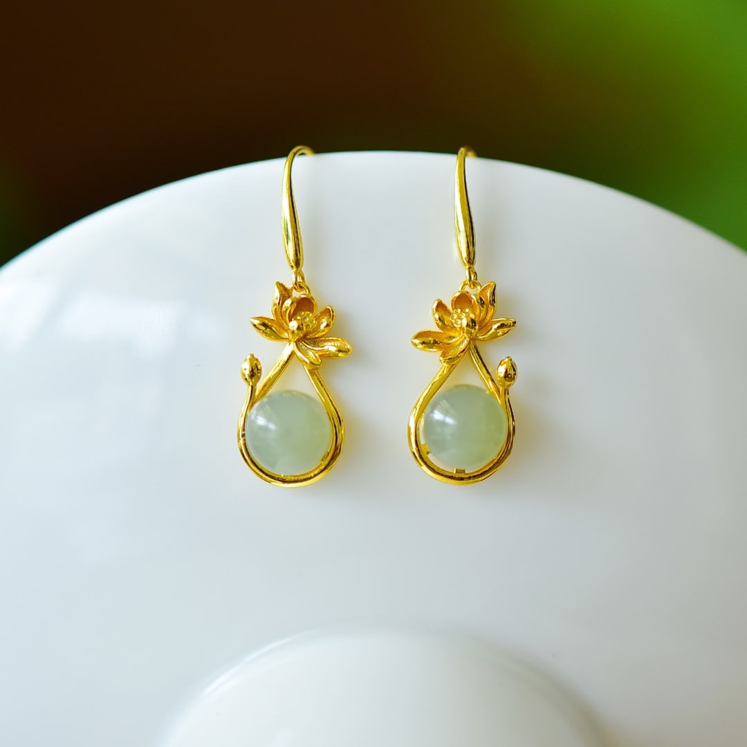 A Pair of Exquisite Sterling Silver-Gold Plated Inlaid Greenish Jade Earrings: A Pair of Exquisite Sterling Silver-Gold Plated Inlaid Greenish Jade Earrings,Size:0.3inx0.3in 一对纯银镀金镶青玉耳环