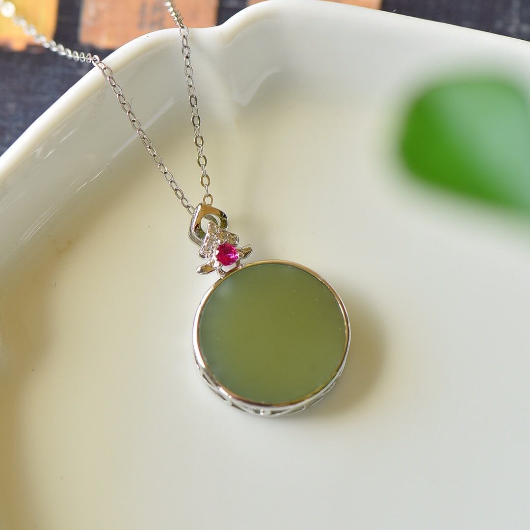 A Pair of Exquisite Sterling Silver Inlaid Green Jade Necklace,Inlaid Diamond: A Pair of Exquisite Sterling Silver Inlaid Green Jade Necklace,Inlaid Diamond,Size:0.7inx1in 纯银镶青玉项链,嵌钻石