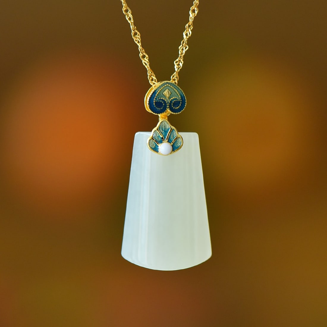 An Exquisite Sterling Silver-Gold Plated Inlaid White Jade Pendant: An Exquisite Sterling Silver-Gold Plated Inlaid White Jade Pendant,Size:0.6inx0.9in 纯银镀金镶白玉吊坠