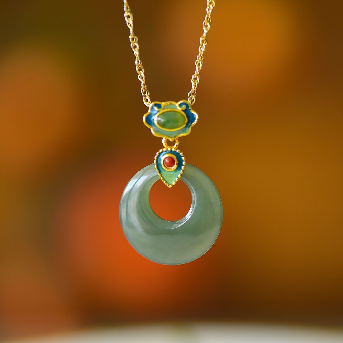 An Exquisite Sterling Silver Inlaid Jasper Auspicious Cloud Pattern Necklace: An Exquisite Sterling Silver Inlaid Jasper Auspicious Cloud Pattern Necklace,Size:0.8inx0.8in 纯银镶碧玉祥云纹项链