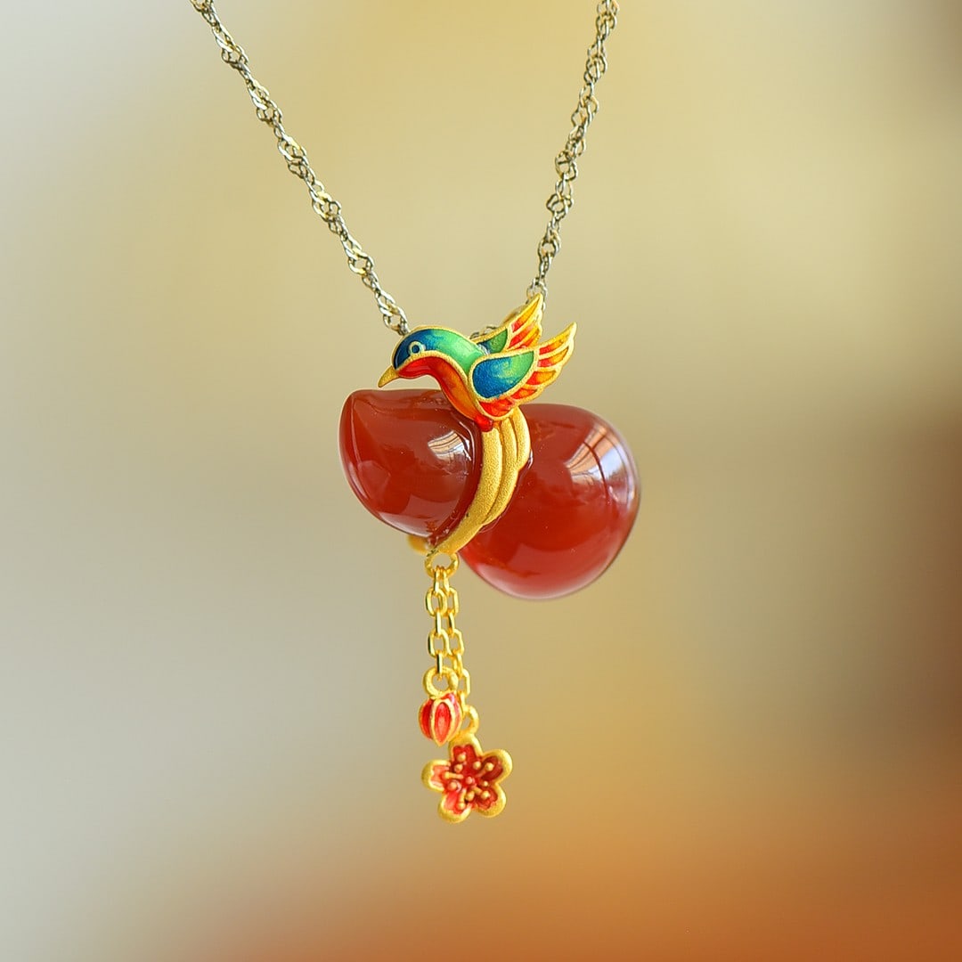 An Exquisite Sterling Silver-Gold Plated Inlaid Agate Gourd Pendant: An Exquisite Sterling Silver-Gold Plated Inlaid Agate Gourd Pendant,Size:0.6inx0.9in 纯银镀金镶玛瑙葫芦吊坠