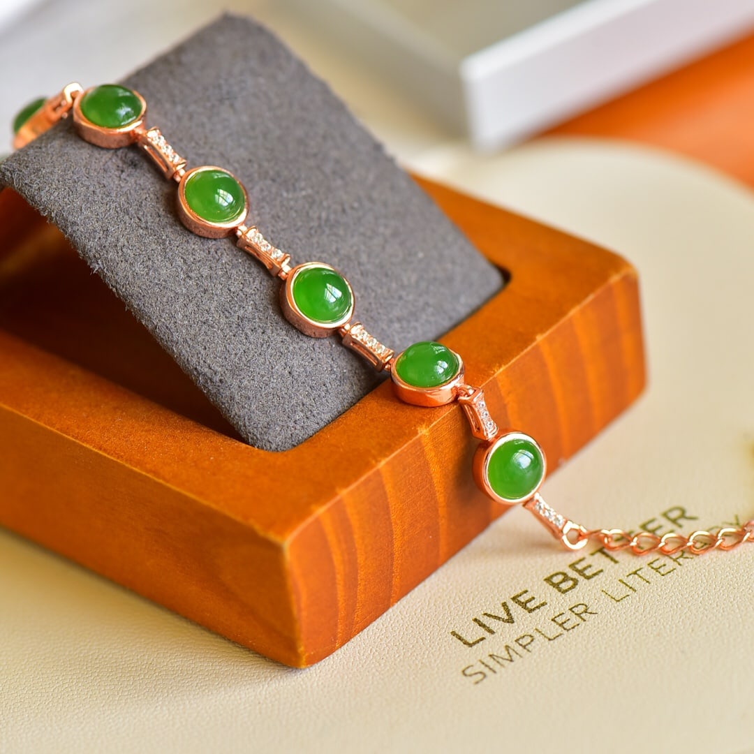 An Exquisite Sterling Silver-Gold Plated Inlaid Jasper Bracelet,Inlaid Diamond: An Exquisite Sterling Silver-Gold Plated Inlaid Jasper Bracelet,Inlaid Diamond,Size:0.2inx0.2in 纯银镀金镶碧玉手链,嵌钻石