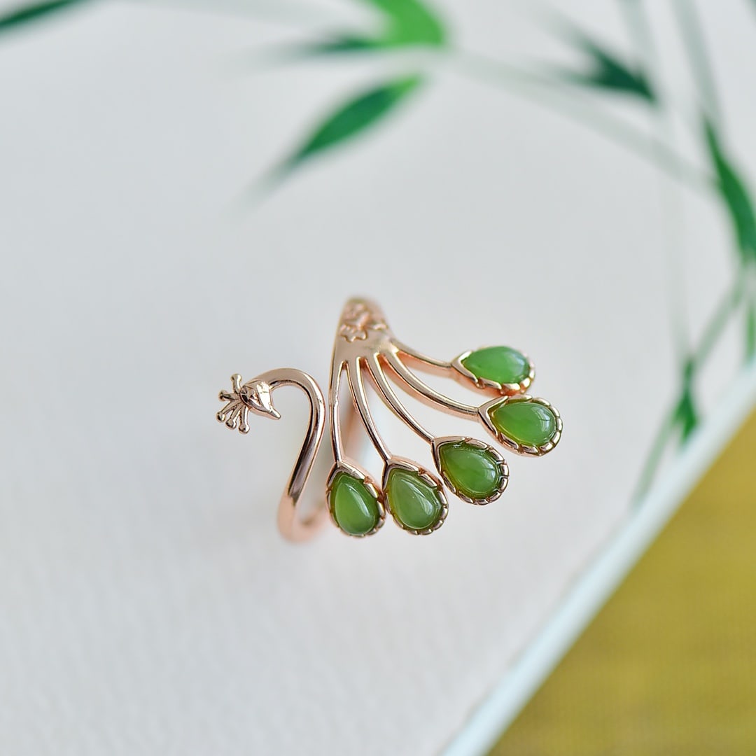 An Exquisite Sterling Silver-Gold Plated Inlaid Jasper Ring: An Exquisite Sterling Silver-Gold Plated Inlaid Jasper Ring 纯银镀金镶碧玉戒指