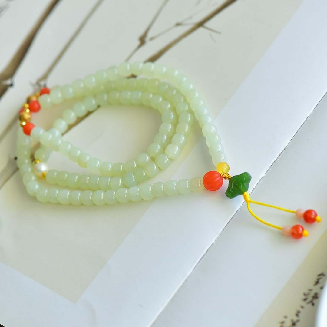 An Exquisite White Jade Bracelets: An Exquisite White Jade Bracelets,Size:0.2inx0.3in 白玉手链