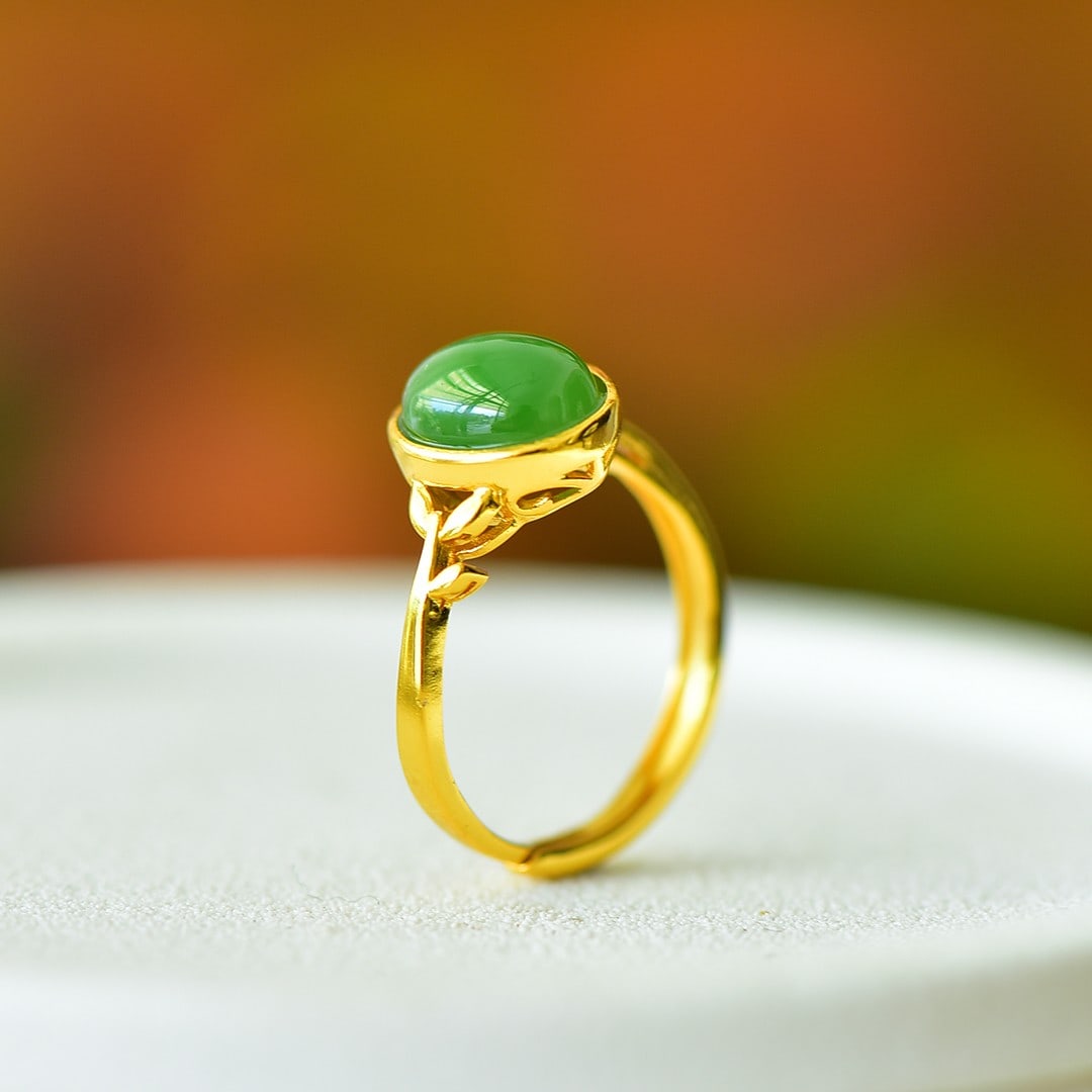 An Exquisite Sterling Silver-Gold Plated Inlaid Jasper Ring: An Exquisite Sterling Silver-Gold Plated Inlaid Jasper Ring,Size:0.3inx0.4in 纯银镀金镶碧玉戒指