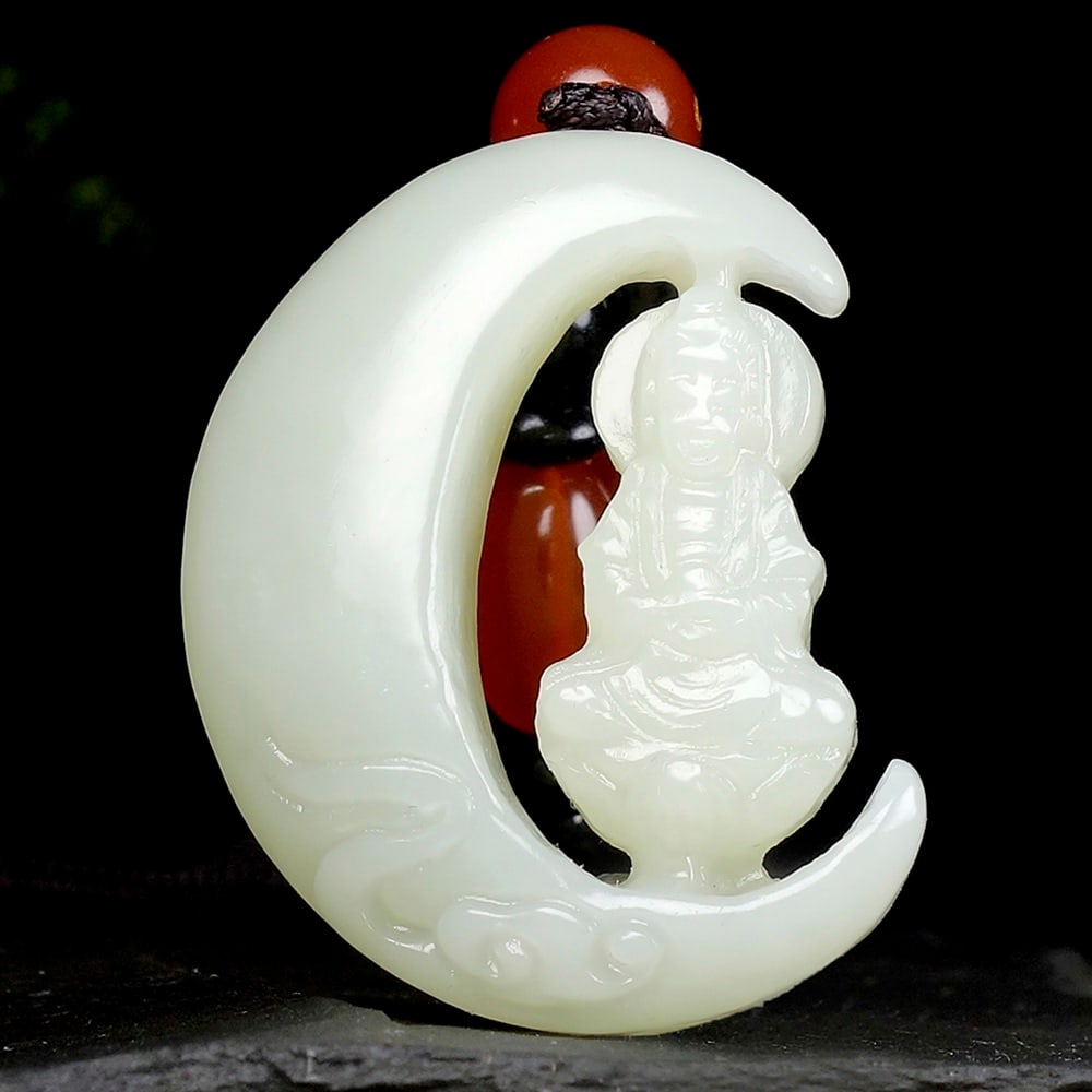 An Exquisite White Jade Statue of Avalokitesvara Pendant: An Exquisite White Jade Statue of Avalokitesvara Pendant,Size:1.3inx1inx0.4in 白玉观音像挂件