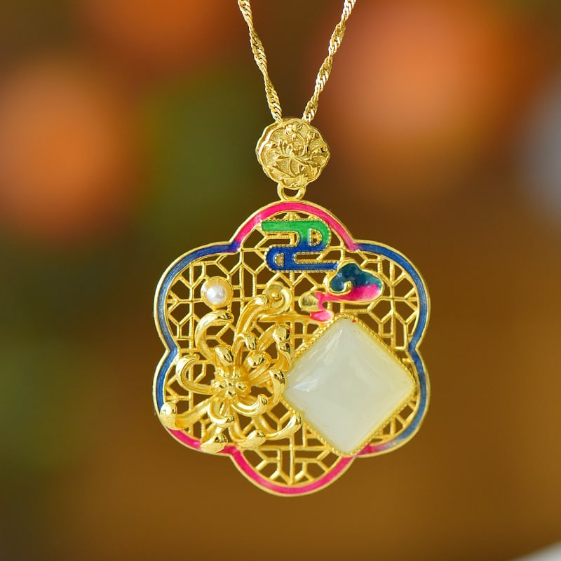 An Exquisite Sterling Silver-Gold Plated Inlaid White Jade Pendant: An Exquisite Sterling Silver-Gold Plated Inlaid White Jade Pendant 纯银镀金镶白玉吊坠