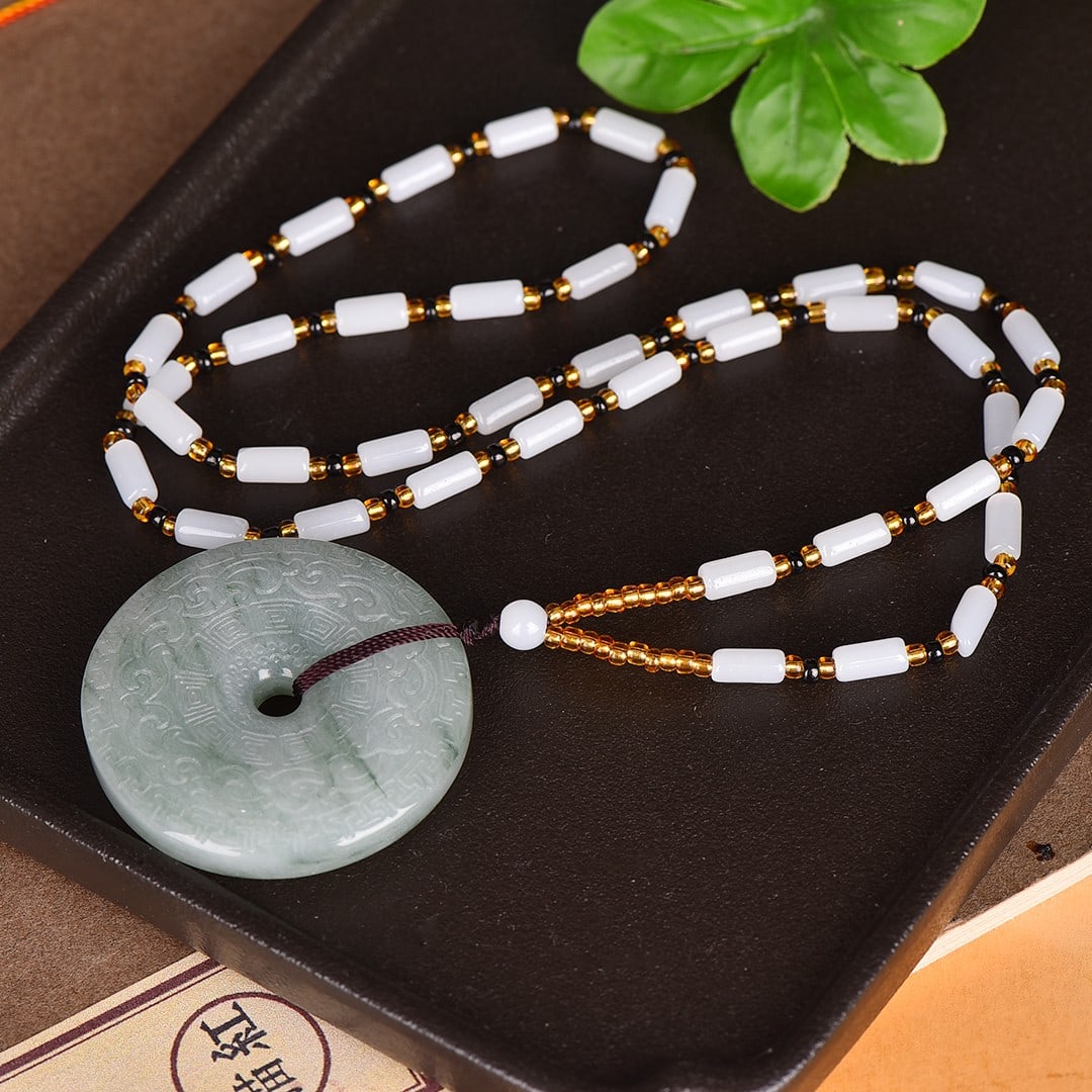 An Exquisite Jadeite Pendant - 3