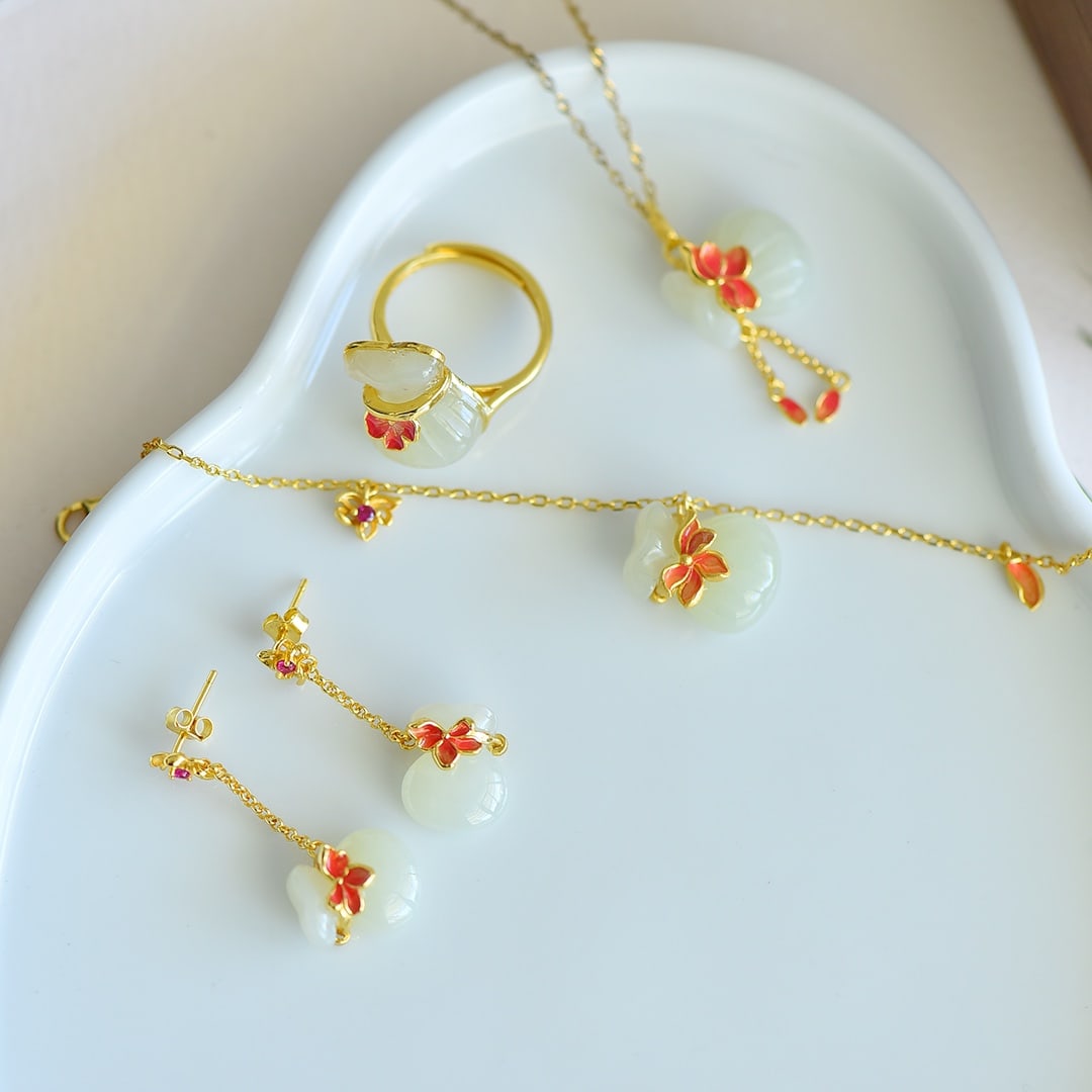 A Set of Fine Sterling Silver-Gold Plated Inlaid White Jade Jewelry: A Set of Fine Sterling Silver-Gold Plated Inlaid White Jade Jewelry 一套纯银镀金镶白玉首饰