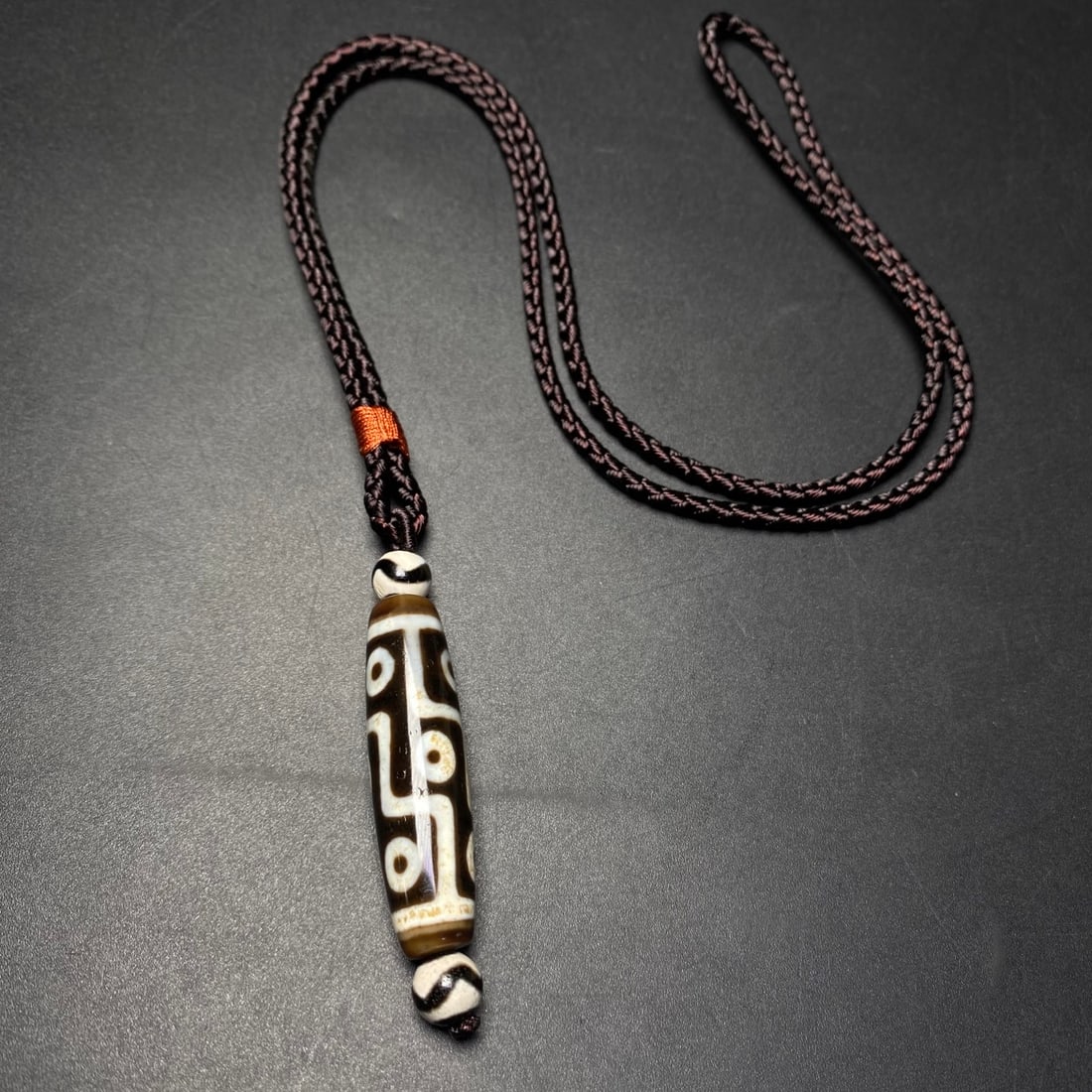 A Precious Dzi Bead Necklace: A Precious Dzi Bead Necklace,Size:1.8inx0.5in,Weight:17.2g 天珠项链