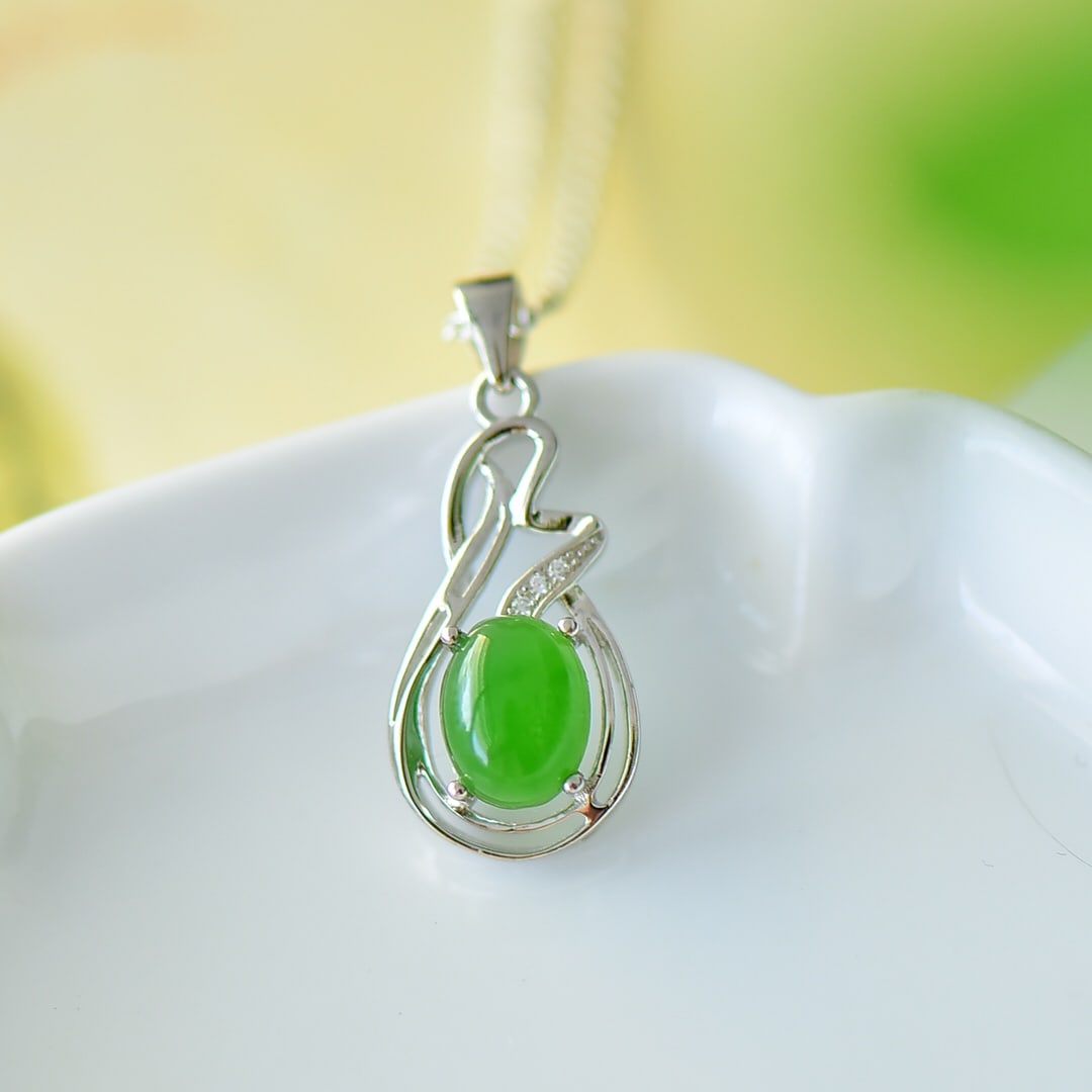 A Pair of Exquisite Sterling Silver Inlaid Jasper Necklace,Inlaid Diamond: A Pair of Exquisite Sterling Silver Inlaid Jasper Necklace,Inlaid Diamond,Size:0.5inx1.1in 纯银镶碧玉项链,嵌钻石