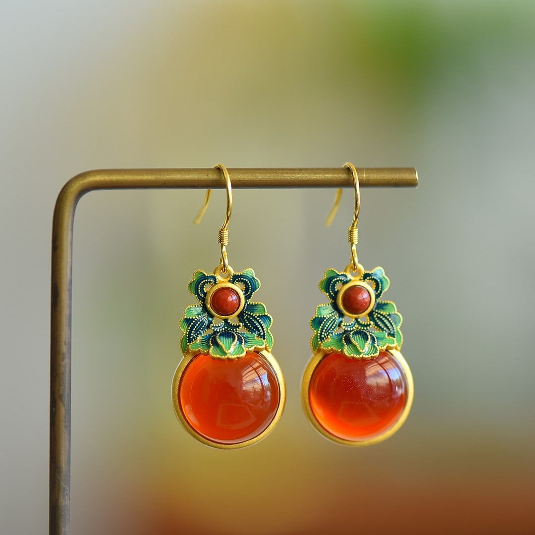 A Pair of Exquisite Sterling Silver-Gold Plated Inlaid Agate Enamel Earrings: A Pair of Exquisite Sterling Silver-Gold Plated Inlaid Agate Enamel Earrings 一对纯银镀金镶玛瑙珐琅耳环