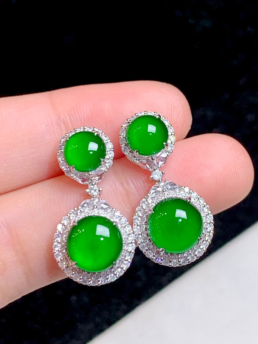 A Pair of Exquisite 18k Gold Diamond Inlaid Jadeite Earrings: A Pair of Exquisite 18k Gold Diamond Inlaid Jadeite Earrings,Size(Loose Stone):0.3inx0.3in 一对18k金钻镶嵌翡翠耳环