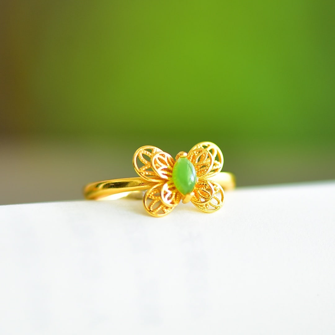 An Exquisite Sterling Silver-Gold Plated Inlaid Jasper Ring: An Exquisite Sterling Silver-Gold Plated Inlaid Jasper Ring 纯银镀金镶碧玉戒指