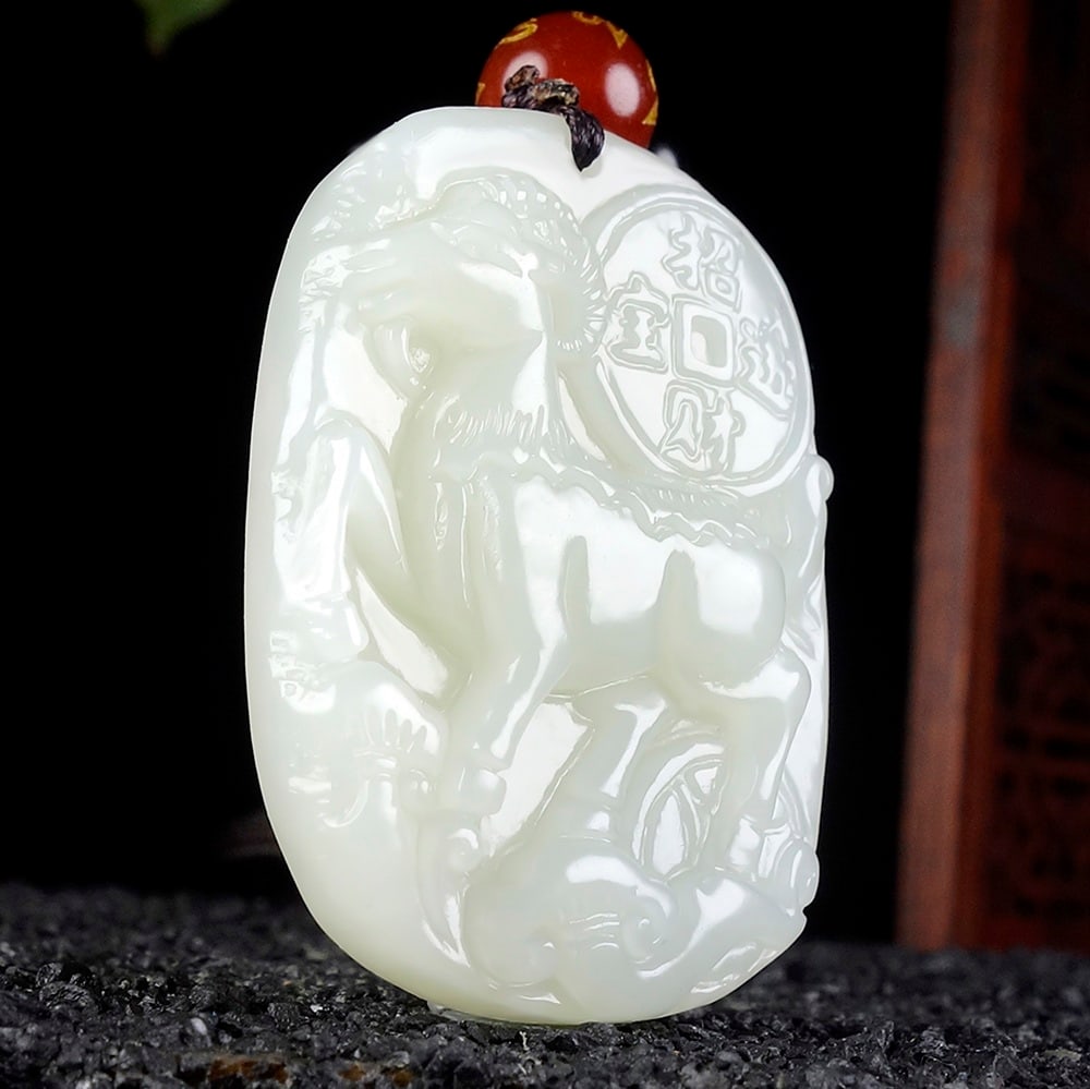 An Exquisite White Jade Sheep Pattern Pendant - 3