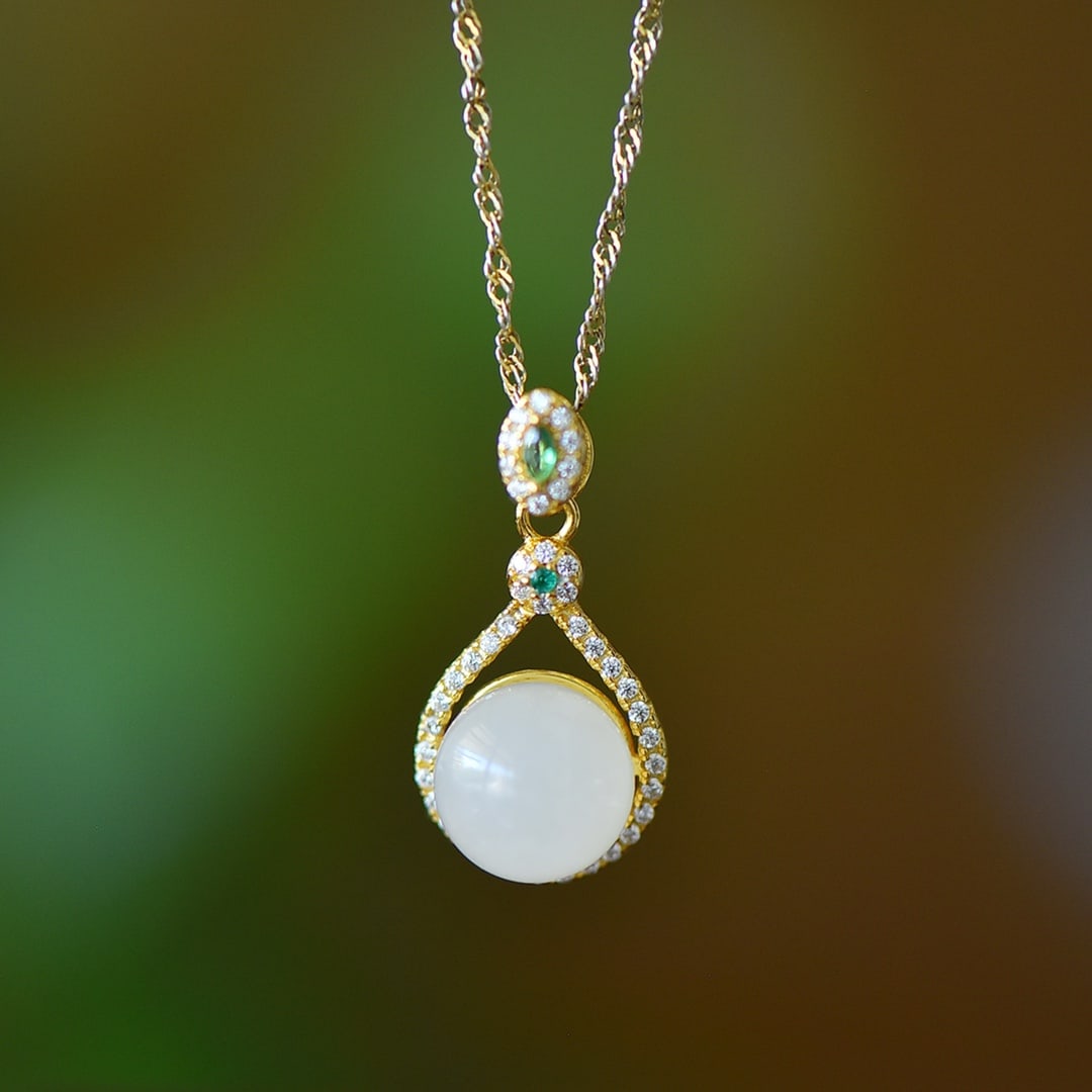 An Exquisite Sterling Silver-Gold Plated Inlaid White Jade Pendant: An Exquisite Sterling Silver-Gold Plated Inlaid White Jade Pendant,Size:0.4inx0.4in 纯银镀金镶白玉吊坠