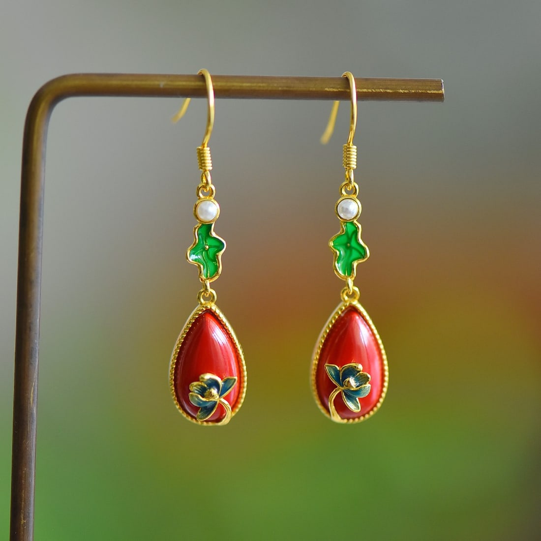 A Pair of Exquisite Sterling Silver-Gold Plated Inlaid Cinnabar Earrings,Inlaid Pearls: A Pair of Exquisite Sterling Silver-Gold Plated Inlaid Cinnabar Earrings,Inlaid Pearls,Size:0.3inx0.6in 寓意:和和美美,好运连连 
