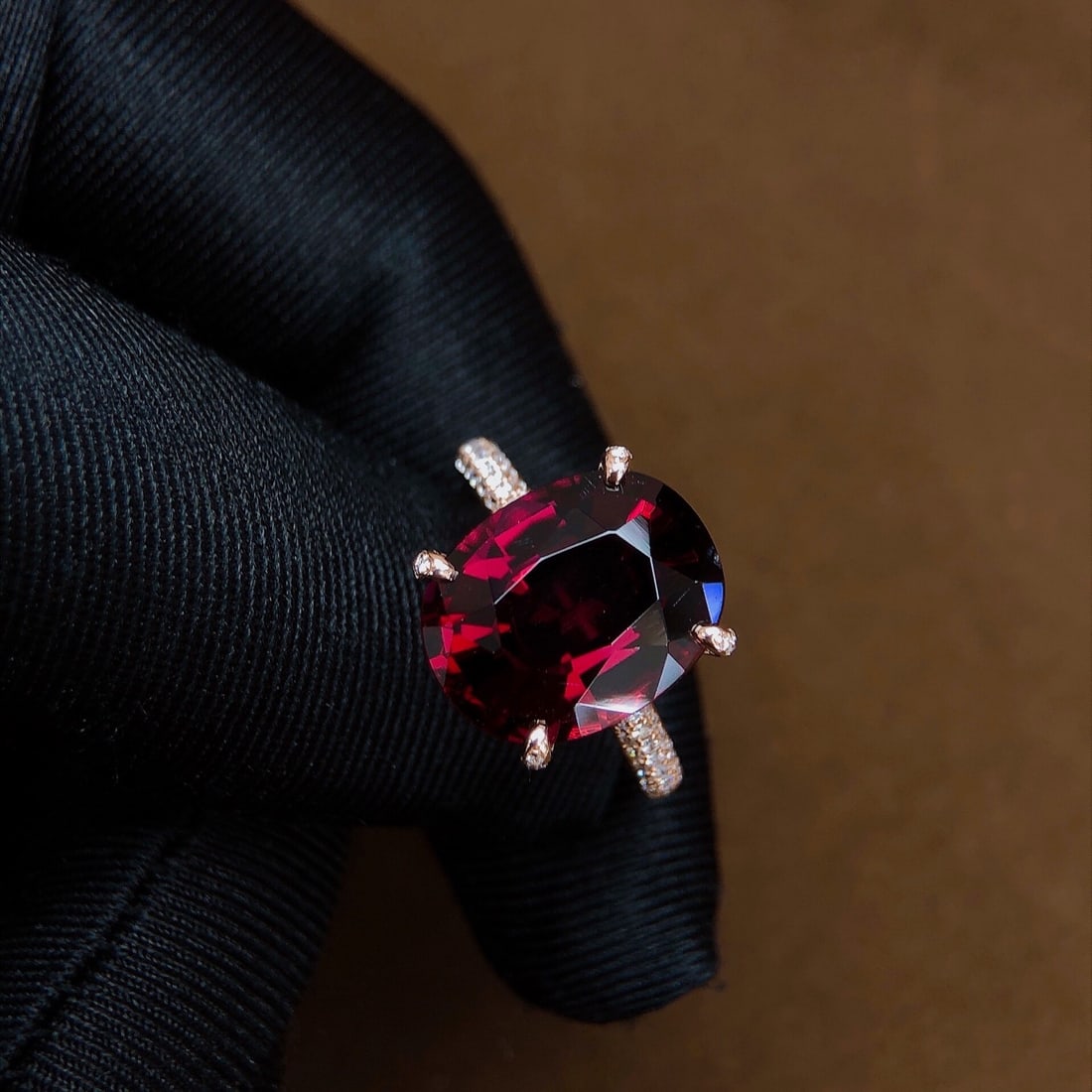 8.75Ctw Natural Tourmaline Ring: 8.75Ctw Natural Tourmaline Ring,Size:0.6inx0.4in 8.75Ctw天然碧玺戒指