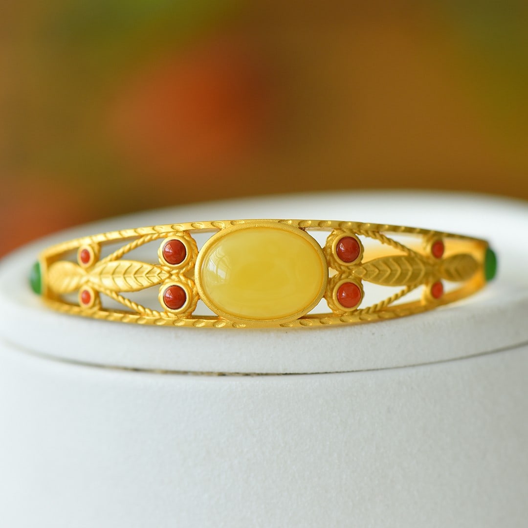 An Exquisite Sterling Silver-Gold Plated Inlaid Amber Bracelets,Inlaid Agate With Jasper: An Exquisite Sterling Silver-Gold Plated Inlaid Amber Bracelets,Inlaid Agate With Jasper 纯银镀金镶琥珀手镯,嵌玛瑙和ఐ