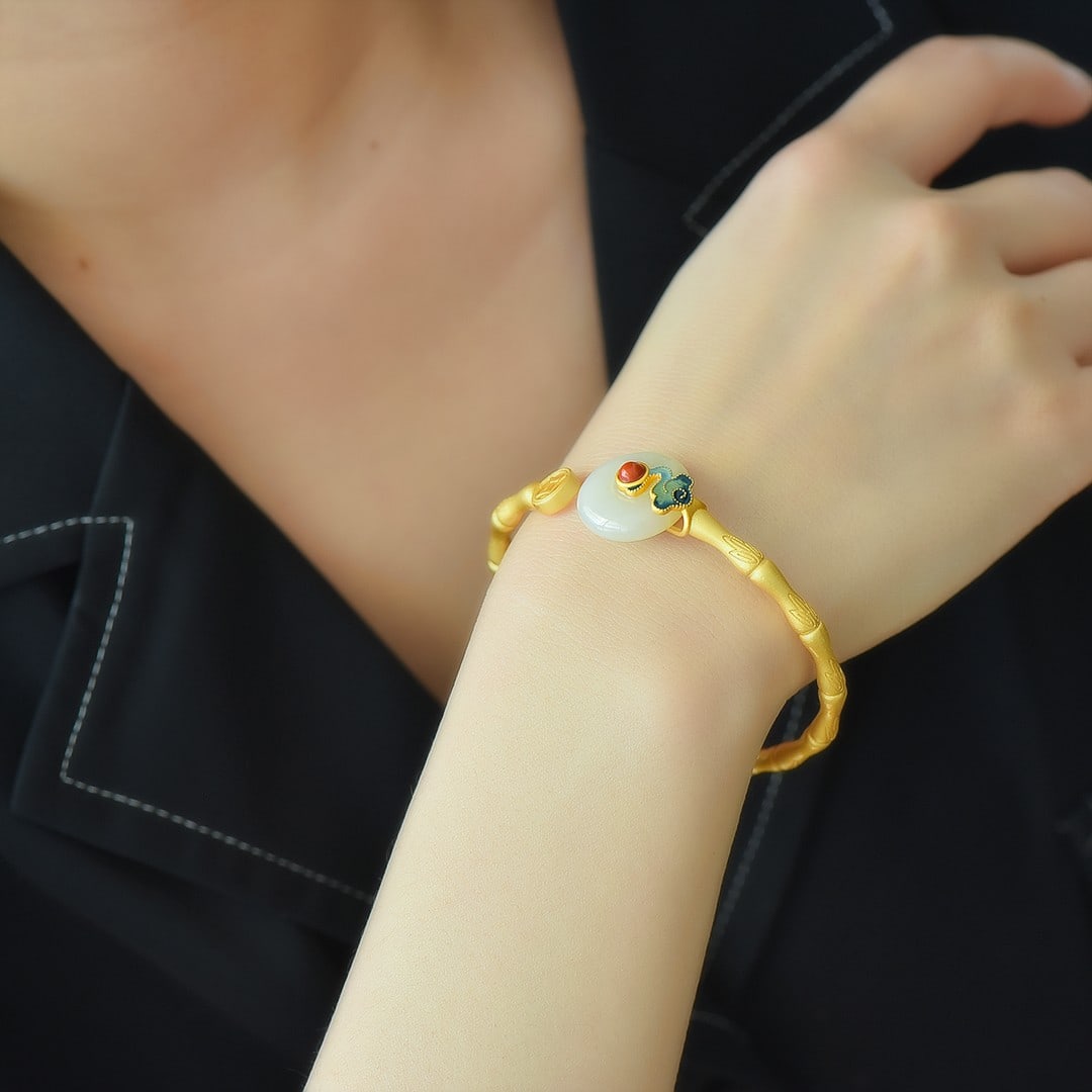 An Exquisite Sterling Silver-Gold Plated Inlaid White Jade Bracelet: An Exquisite Sterling Silver-Gold Plated Inlaid White Jade Bracelet,Size:0.7inx0.7in 纯银镀金镶白玉手镯