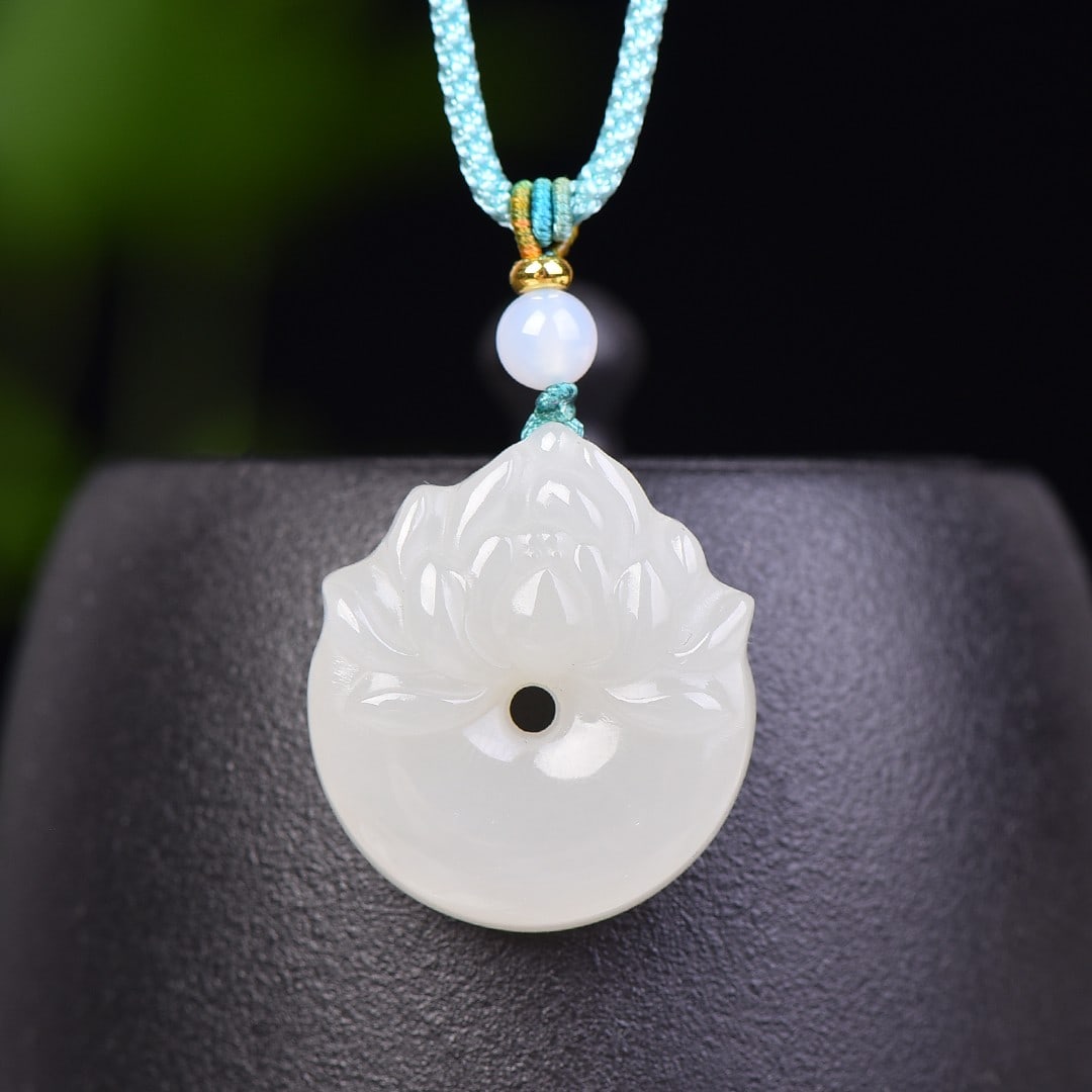 An Exquisite White Jade Pendant: An Exquisite White Jade Pendant,Size:1.1inx1.2in 白玉挂件