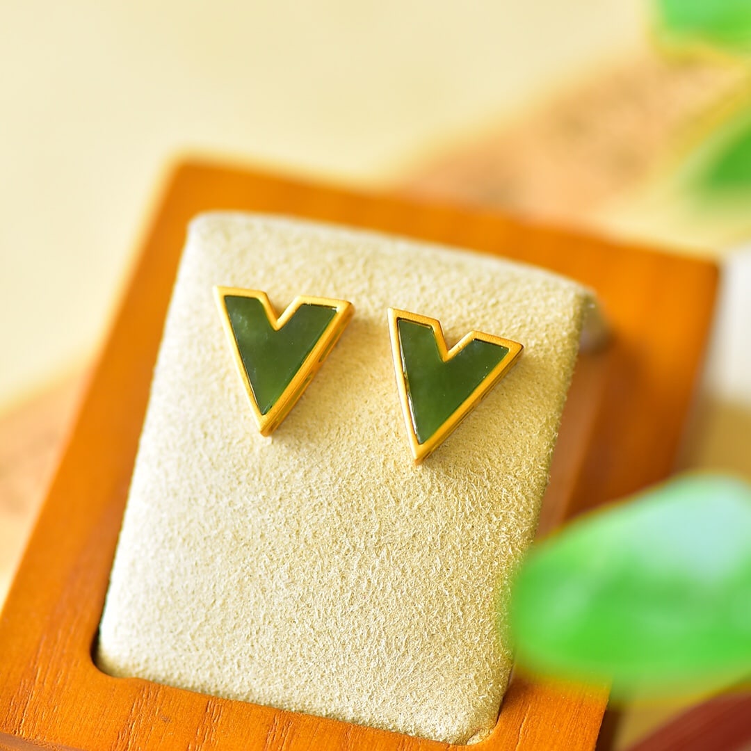 A Pair of Exquisite Sterling Silver-Gold Plated Inlaid Jasper Earrings: A Pair of Exquisite Sterling Silver-Gold Plated Inlaid Jasper Earrings,Size:0.5inx0.5in 一对纯银镀金镶碧玉耳环