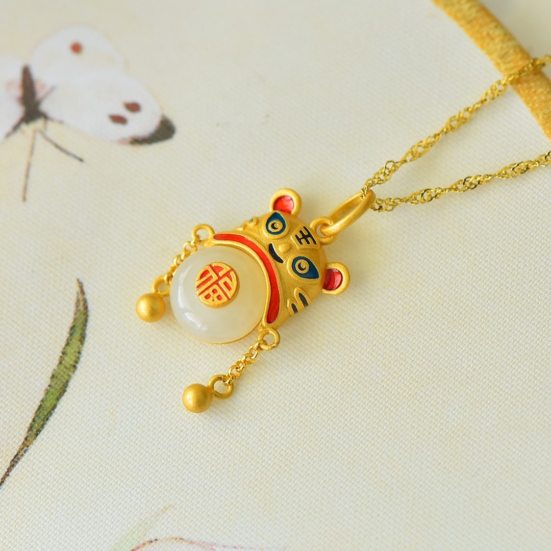 An Exquisite Sterling Silver-Gold Plated Inlaid White Jade Pendant: An Exquisite Sterling Silver-Gold Plated Inlaid White Jade Pendant,Size:0.4inx0.4in 纯银镀金镶白玉吊坠