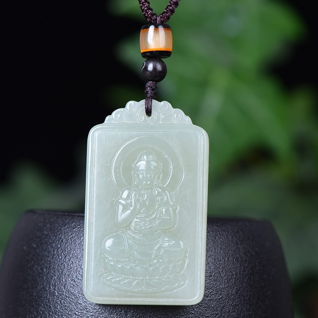An Exquisite White Jade Statue of Avalokitesvara Pendant: An Exquisite White Jade Statue of Avalokitesvara Pendant,Size:1.1inx1.9in 白玉观音像挂件