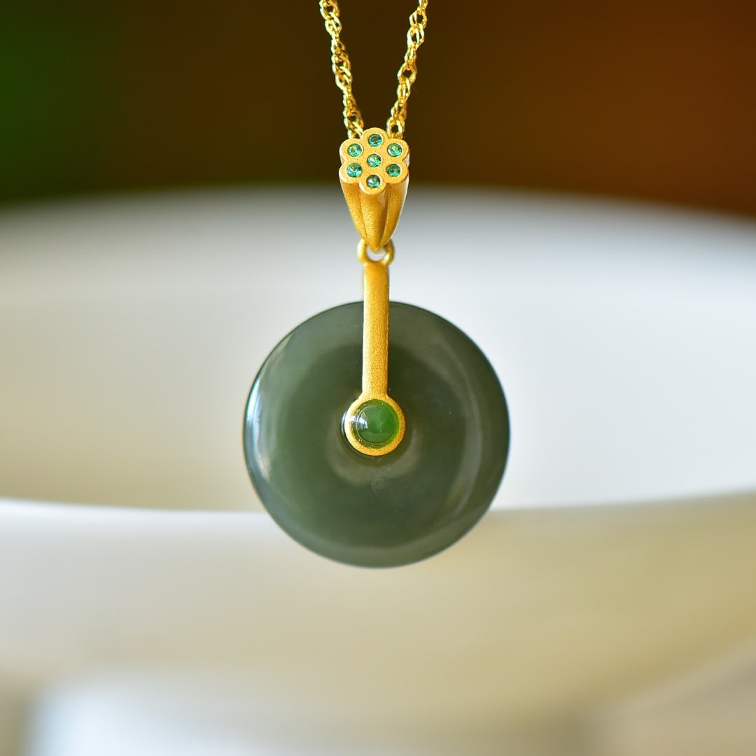 An Exquisite Sterling Silver-Gold Plated Inlaid Greenish Jade Pendant: An Exquisite Sterling Silver-Gold Plated Inlaid Greenish Jade Pendant,Size:0.8inx0.8in 纯银镀金镶青玉吊坠