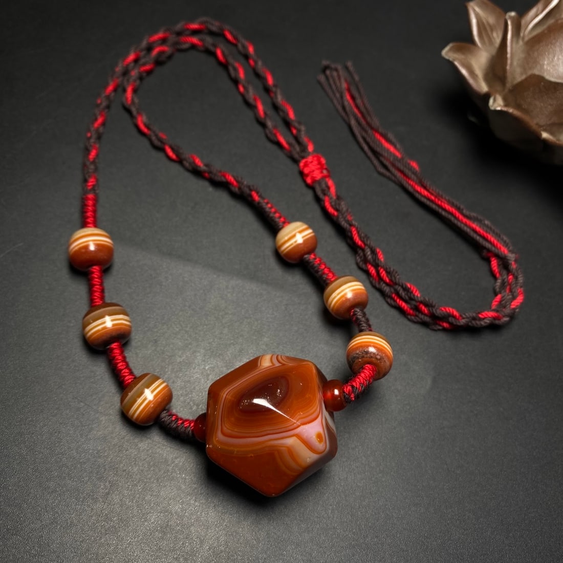 A Precious Agate Necklace - 2