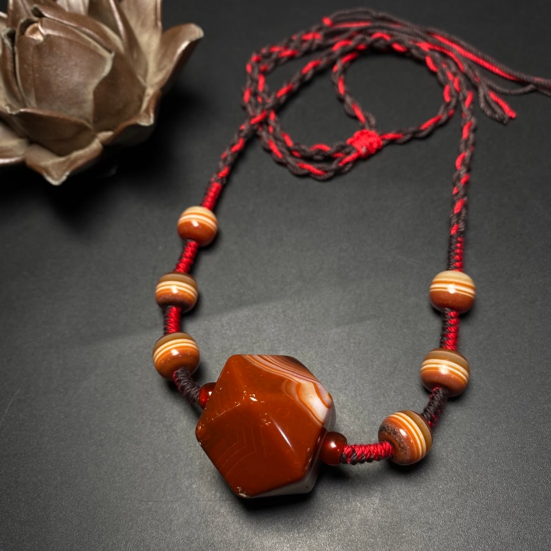 A Precious Agate Necklace - 4