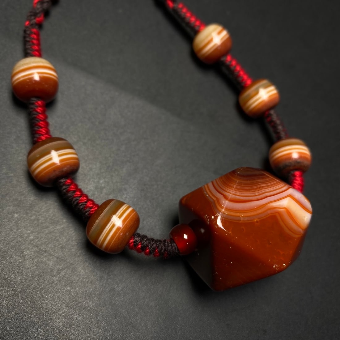 A Precious Agate Necklace - 8