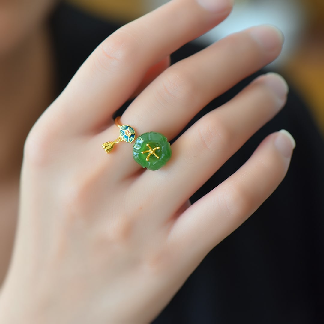 An Exquisite Sterling Silver-Gold Plated Inlaid Jasper Ring: An Exquisite Sterling Silver-Gold Plated Inlaid Jasper Ring,Size:0.6inx0.6in 纯银镀金镶碧玉戒指