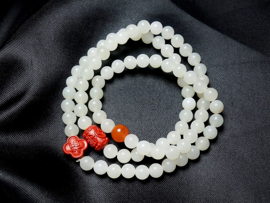 An Exquisite White Jade Bracelets: An Exquisite White Jade Bracelets,Size:(bead)0.2in 白玉手链