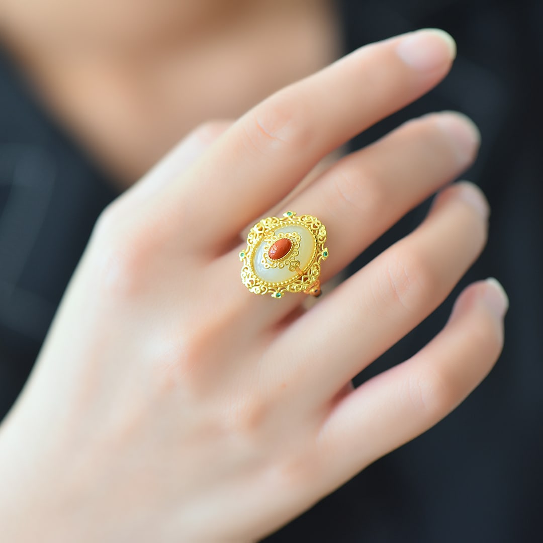 An Exquisite Sterling Silver-Gold Plated Inlaid White Jade Ring: An Exquisite Sterling Silver-Gold Plated Inlaid White Jade Ring,Size:0.4inx0.6in 纯银镀金镶白玉戒指