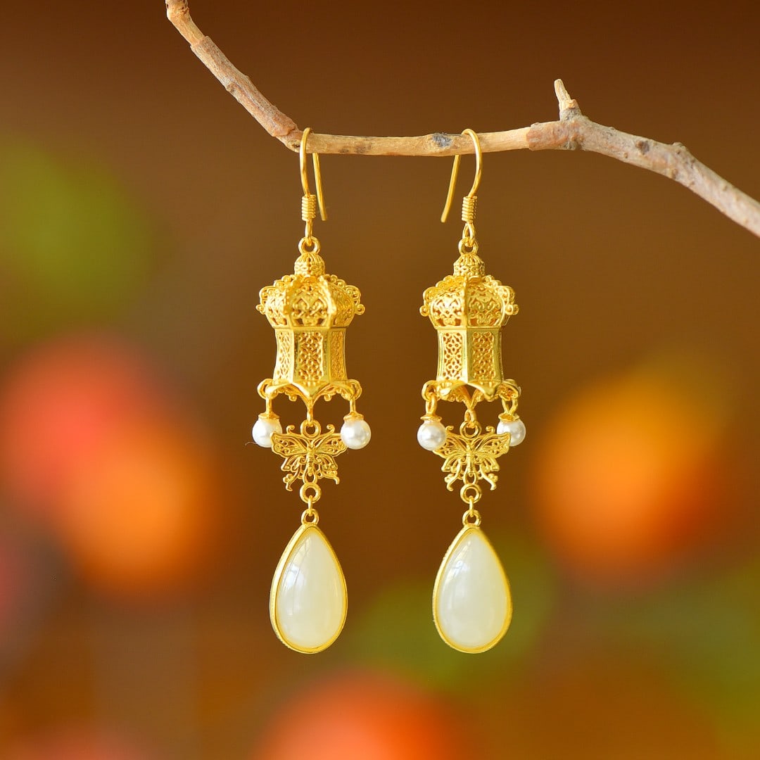 A Pair of Exquisite Sterling Silver-Gold Plated Inlaid White Jade Earrings,Inlaid Pearl: A Pair of Exquisite Sterling Silver-Gold Plated Inlaid White Jade Earrings,Inlaid Pearl 