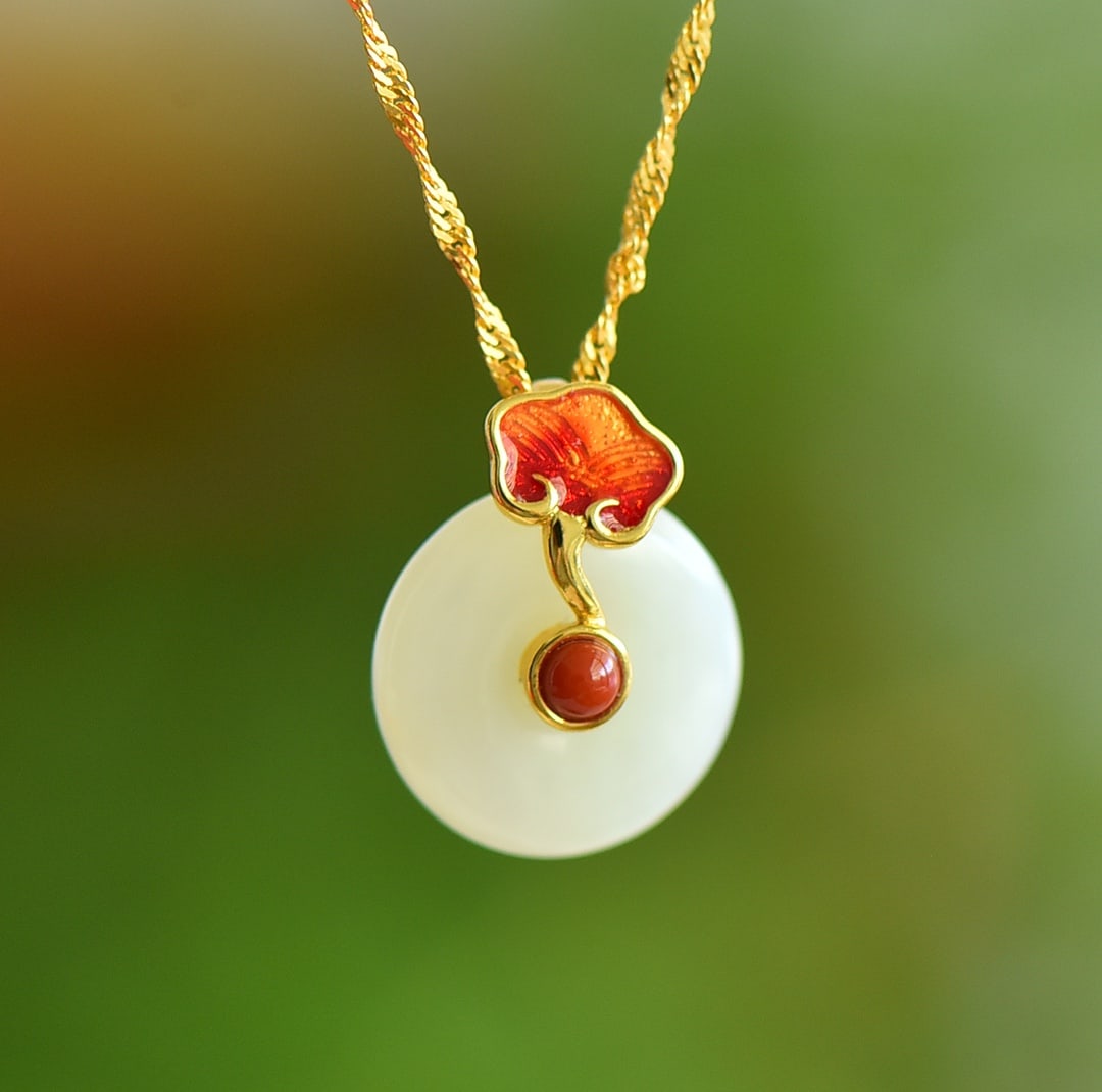 An Exquisite Sterling Silver-Gold Plated Inlaid White Jade Enamel Pendant: An Exquisite Sterling Silver-Gold Plated Inlaid White Jade Enamel Pendant,Size:0.6inx0.6in 纯银镀金镶白玉珐琅吊坠