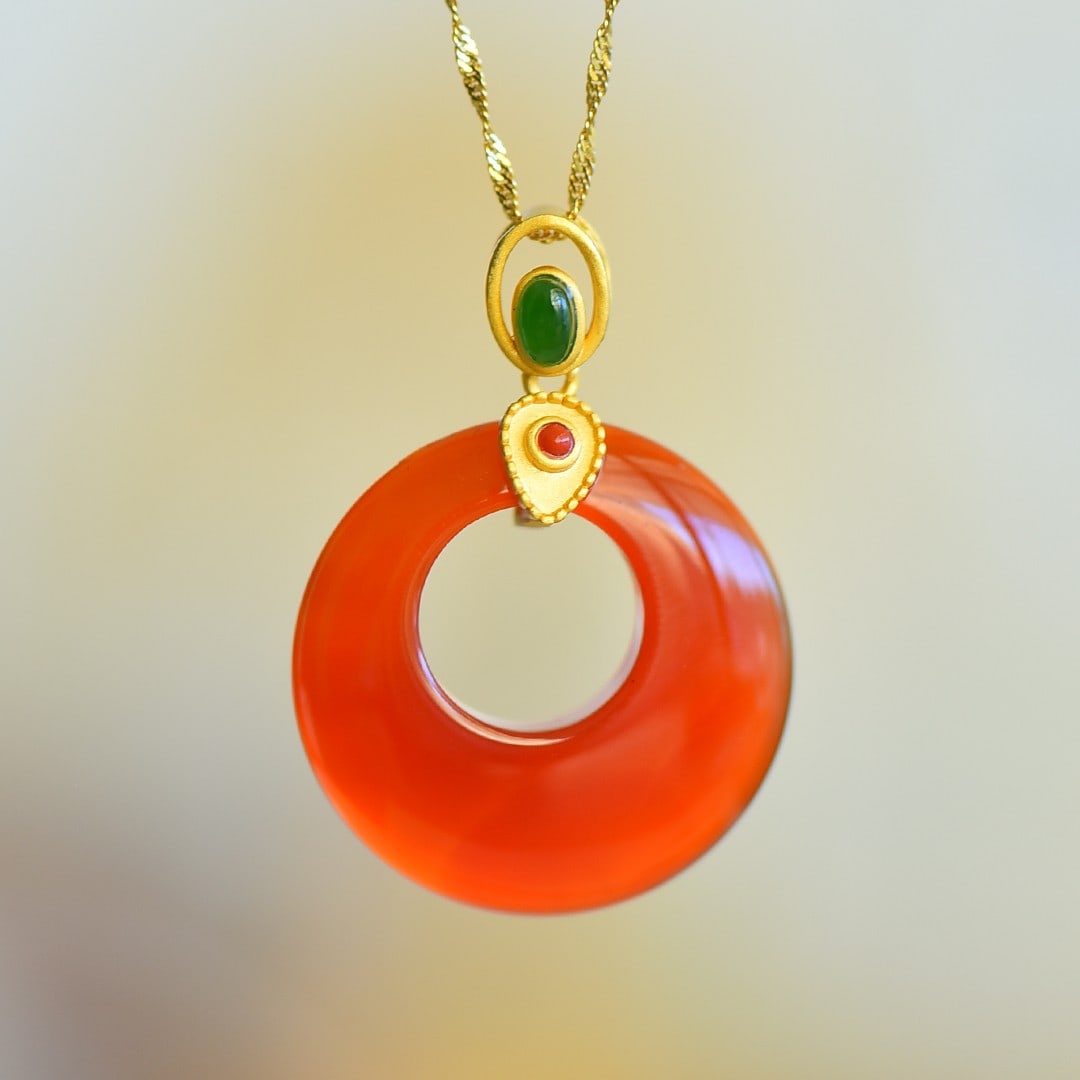 An Exquisite Sterling Silver-Gold Plated Inlaid Agate Pendant: An Exquisite Sterling Silver-Gold Plated Inlaid Agate Pendant,Size:1.2inx1.2in 纯银镀金镶玛瑙吊坠