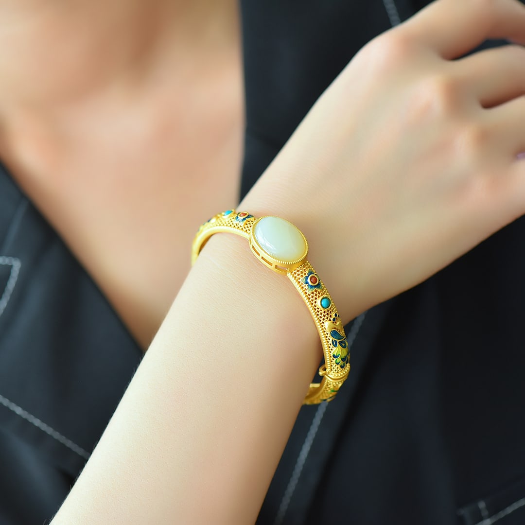 An Exquisite Sterling Silver-Gold Plated Inlaid White Jade Bracelet: An Exquisite Sterling Silver-Gold Plated Inlaid White Jade Bracelet 纯银镀金镶白玉手镯