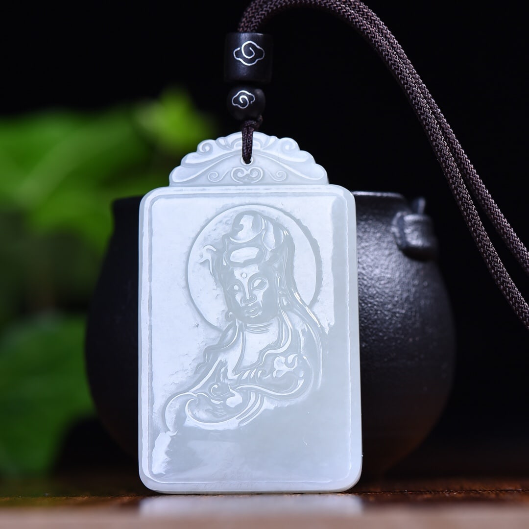 An Exquisite White Jade Statue of Avalokitesvara Pendant: An Exquisite White Jade Statue of Avalokitesvara Pendant,Size:1.1inx1.5in 白玉观音像挂件