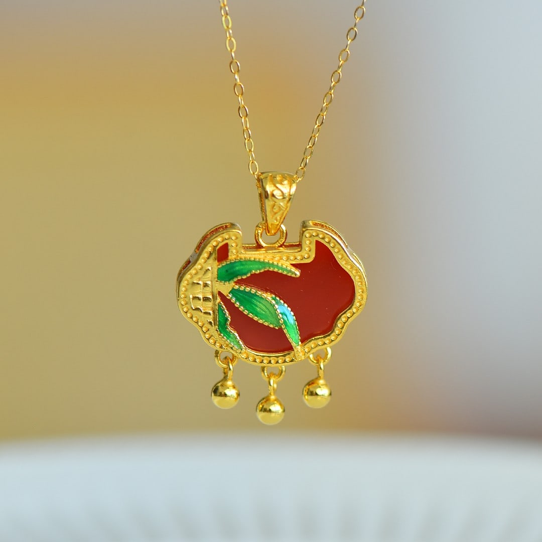 An Exquisite Sterling Silver-Gold Plated Inlaid Agate Pendant: An Exquisite Sterling Silver-Gold Plated Inlaid Agate Pendant,Size:0.5inx0.7in 寓意:步步高升,平安如意,生活顺遂 