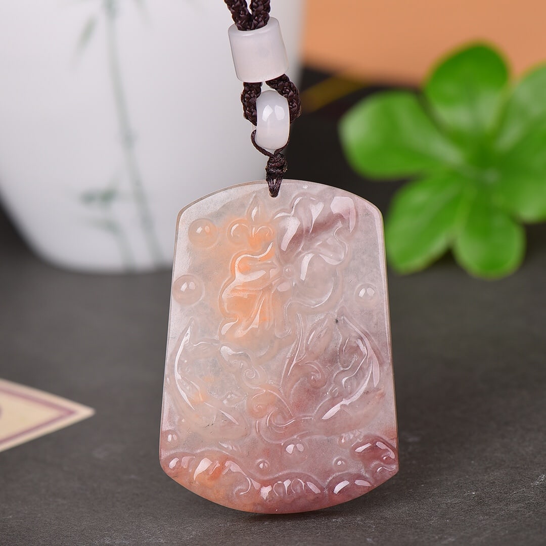 An Exquisite Red Jade Flower Pattern Pendant - 2