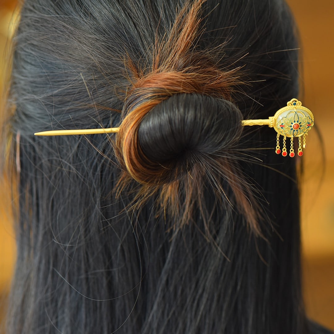 An Exquisite Sterling Silver-Gold Plated Inlaid White Jade Hairpin: An Exquisite Sterling Silver-Gold Plated Inlaid White Jade Hairpin,Size:0.6inx0.8in 纯银镀金镶白玉发簪