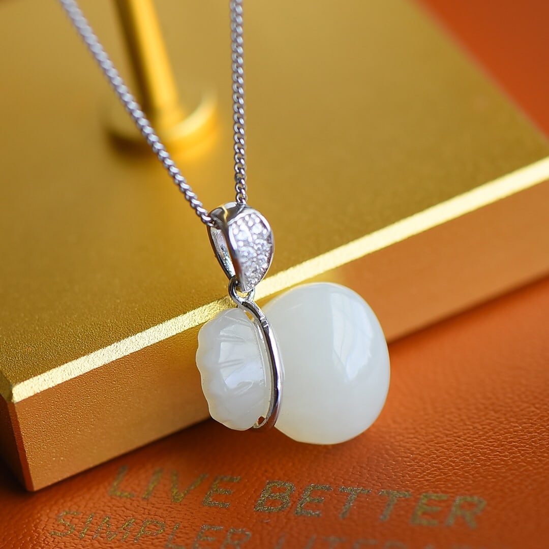 An Exquisite Gilt Silver Inlaid White Jade Pendant: An Exquisite Gilt Silver Inlaid White Jade Pendant, Size:0.5inx0.6in 纯银鎏金镶白玉吊坠