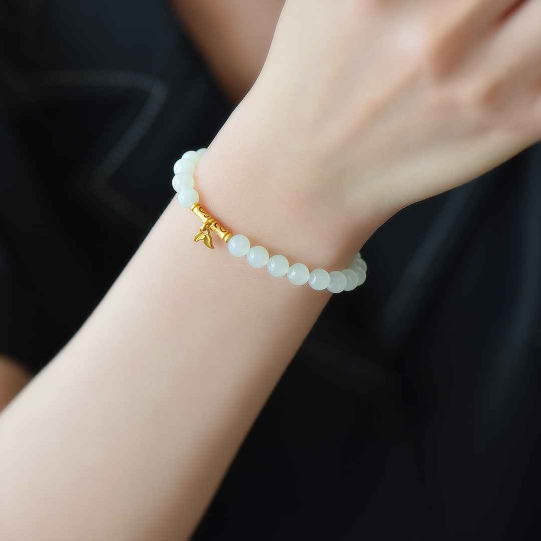 An Exquisite Sterling Silver-Gold Plated Inlaid White Jade Bracelet: An Exquisite Sterling Silver-Gold Plated Inlaid White Jade Bracelet 纯银镀金镶白玉手链