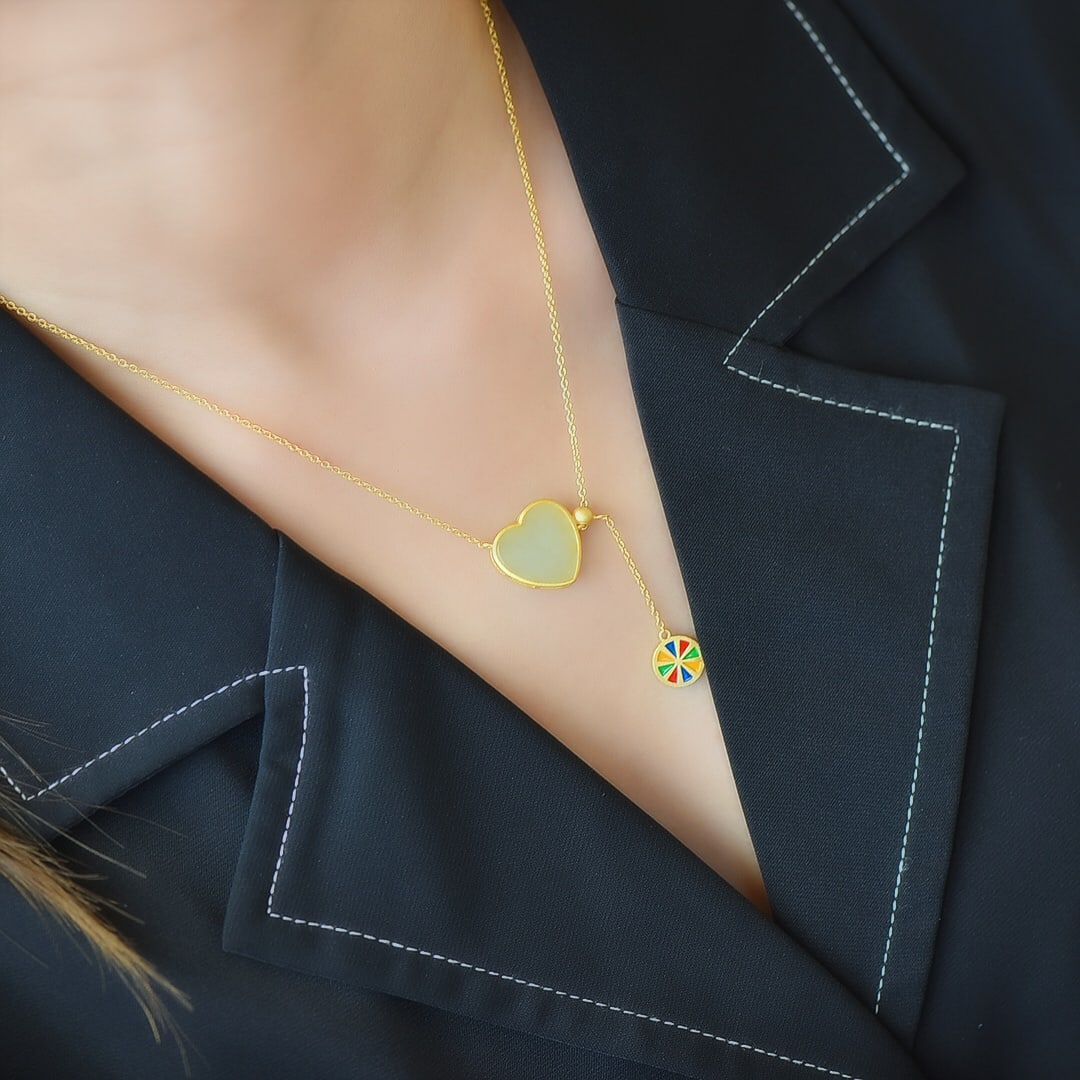 An Exquisite Sterling Silver-Gold Plated Inlaid White Jade Necklace: An Exquisite Sterling Silver-Gold Plated Inlaid White Jade Necklace,Size:0.6inx0.6in 纯银镀金镶白玉项链