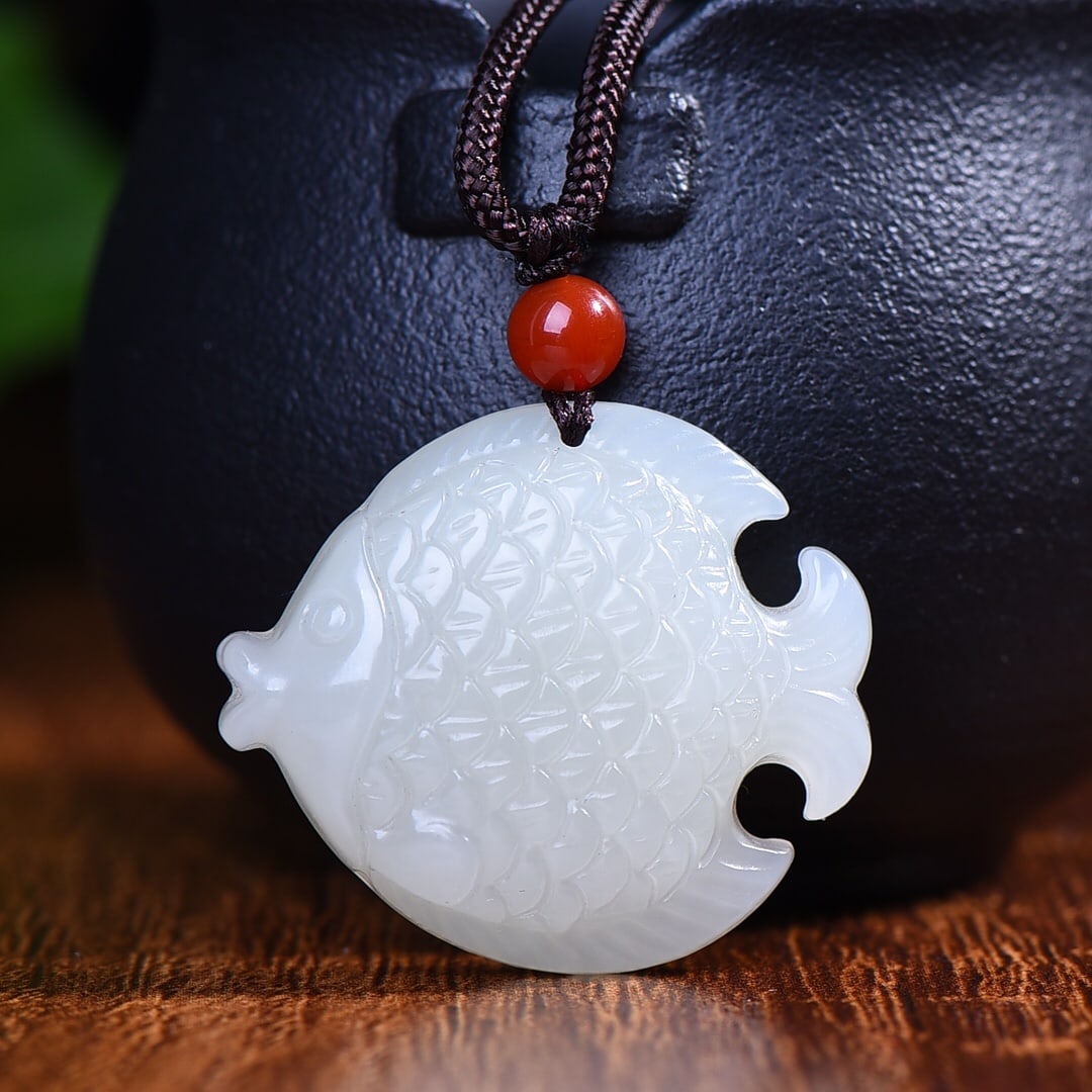 An Exquisite White Jade Fish Pendant: An Exquisite White Jade Fish Pendant,Size:1.1inx1.3in (寓意)雕刻玉质精致细腻温润,佩戴高端大气