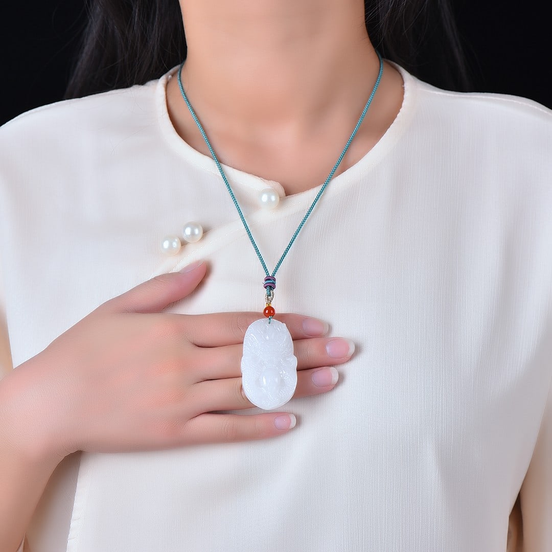 An Exquisite Jadeite Dragon Pattern Pendant: An Exquisite Jadeite Dragon Pattern Pendant,Size:1.1inx2in 翡翠龙纹挂件