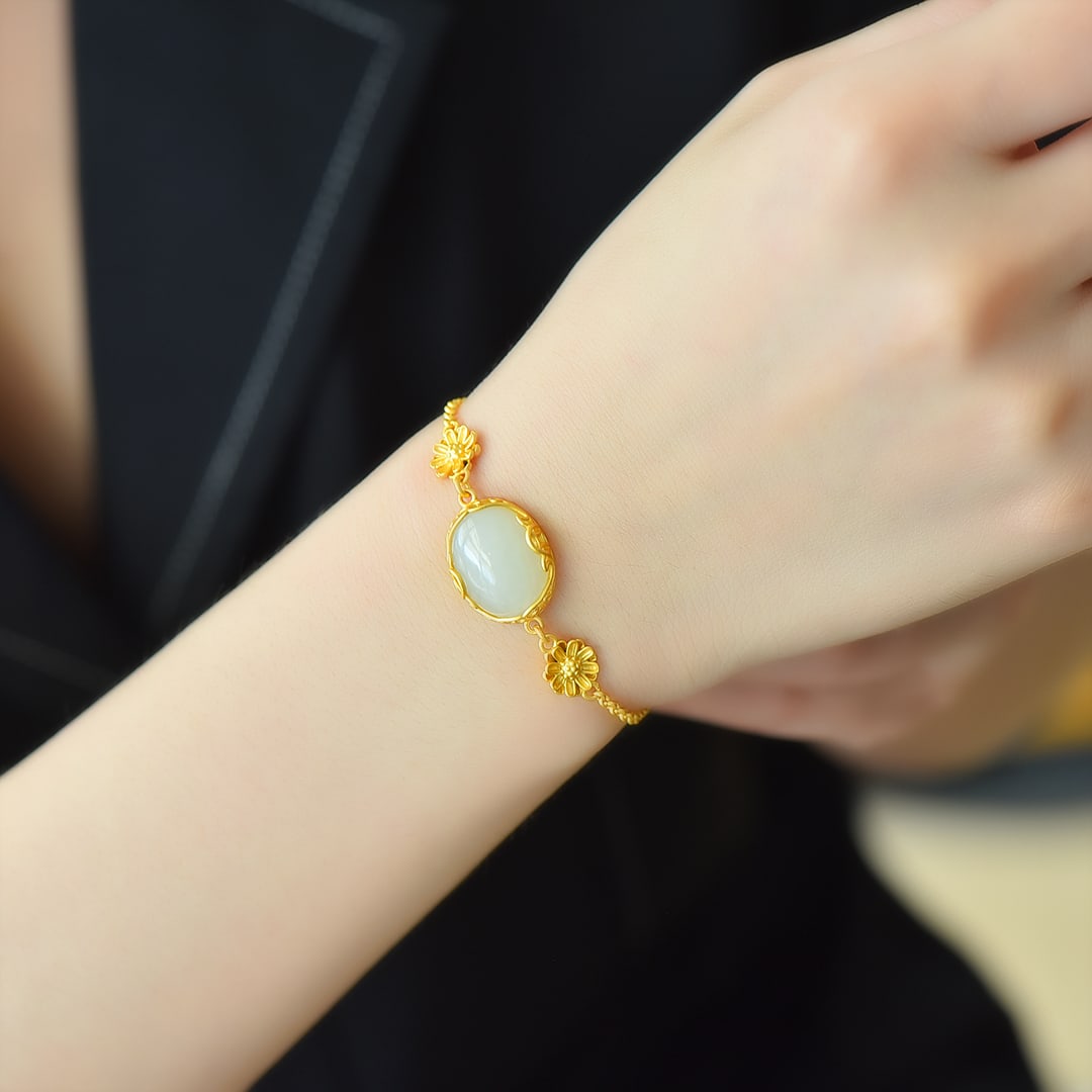 An Exquisite Sterling Silver-Gold Plated Inlaid White Jade Bracelet: An Exquisite Sterling Silver-Gold Plated Inlaid White Jade Bracelet,Size:0.5inx0.6in 纯银镀金镶白玉手链