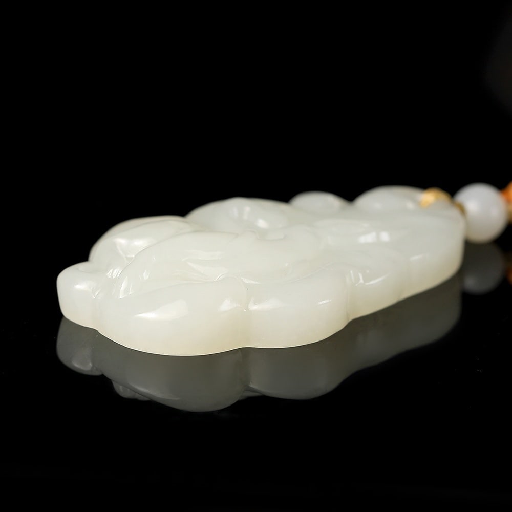 An Exquisite White Jade Fox Pendant - 4